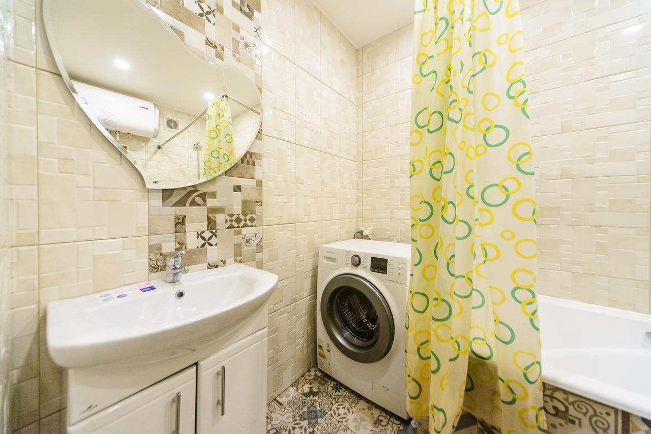 Apartment On Hryhoriia Chuprynky Kyiv Exterior photo